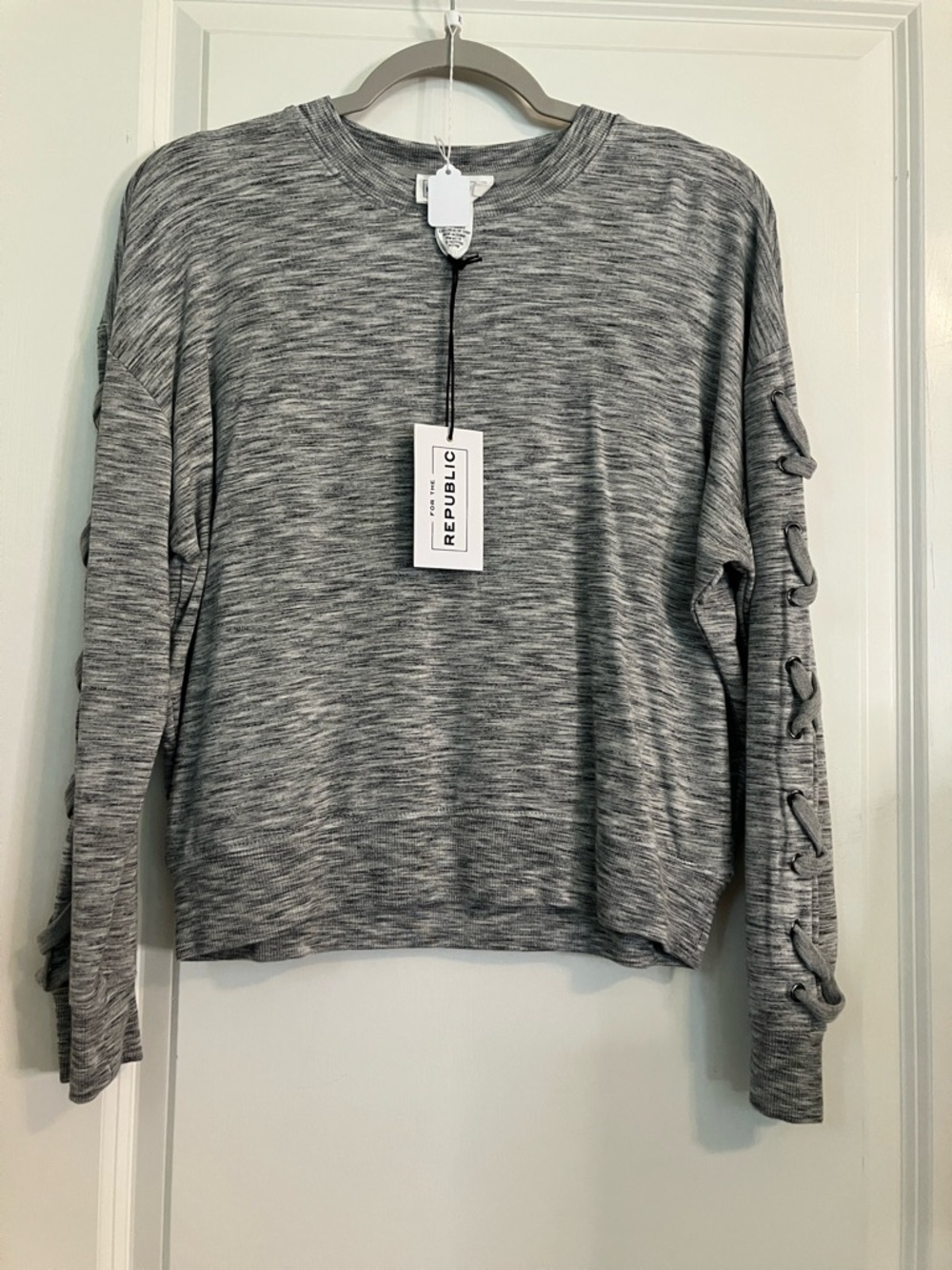 For The Republic Heather Gray Long Sleeve Lace-Up Sleeve Top